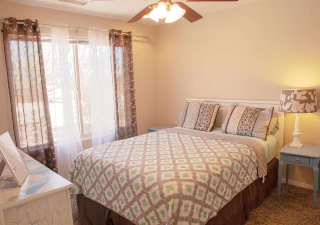 Lone Rock Retreat - 3-Bedroom Near Lake Powell Page Exterior photo